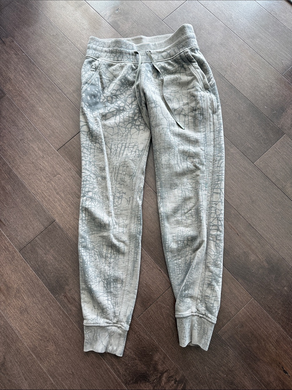 Lululemon Warm Down High-Rise Jogger in Thread Dye Rover Black Size 4